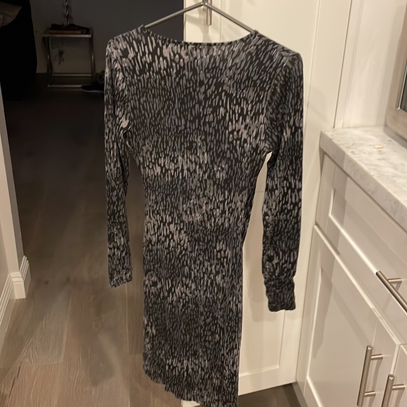 Faux wrap dress - Picture 3 of 5